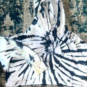 Cropped blue tie dye sweatshirt